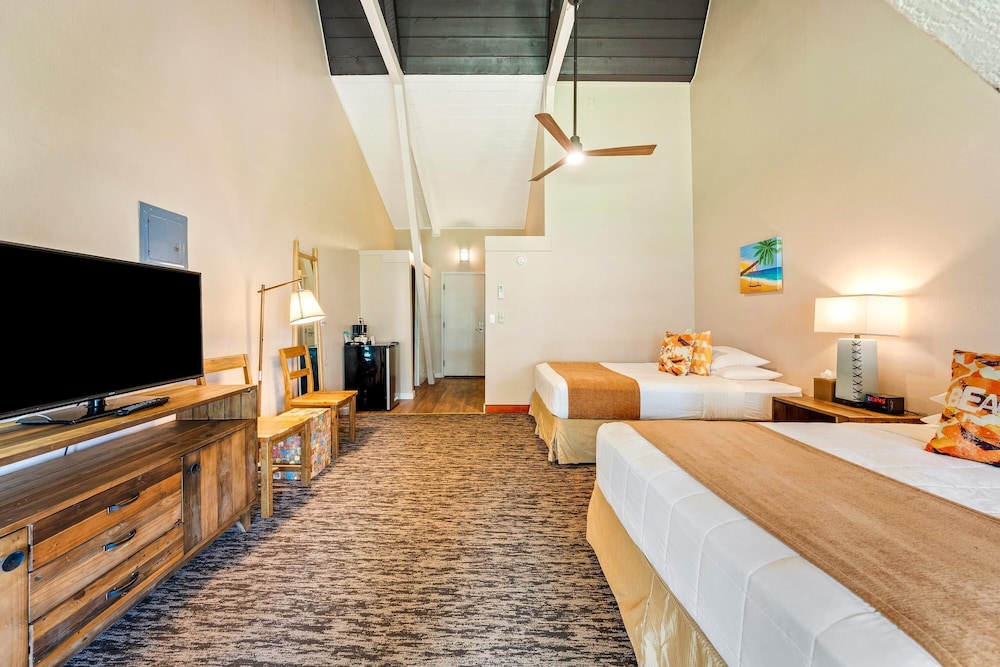 DELUXE, 2 DOUBLE BEDS, OCEAN VIEW