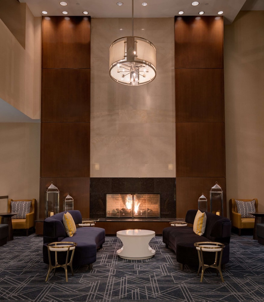 THE SARATOGA HILTON 40/75