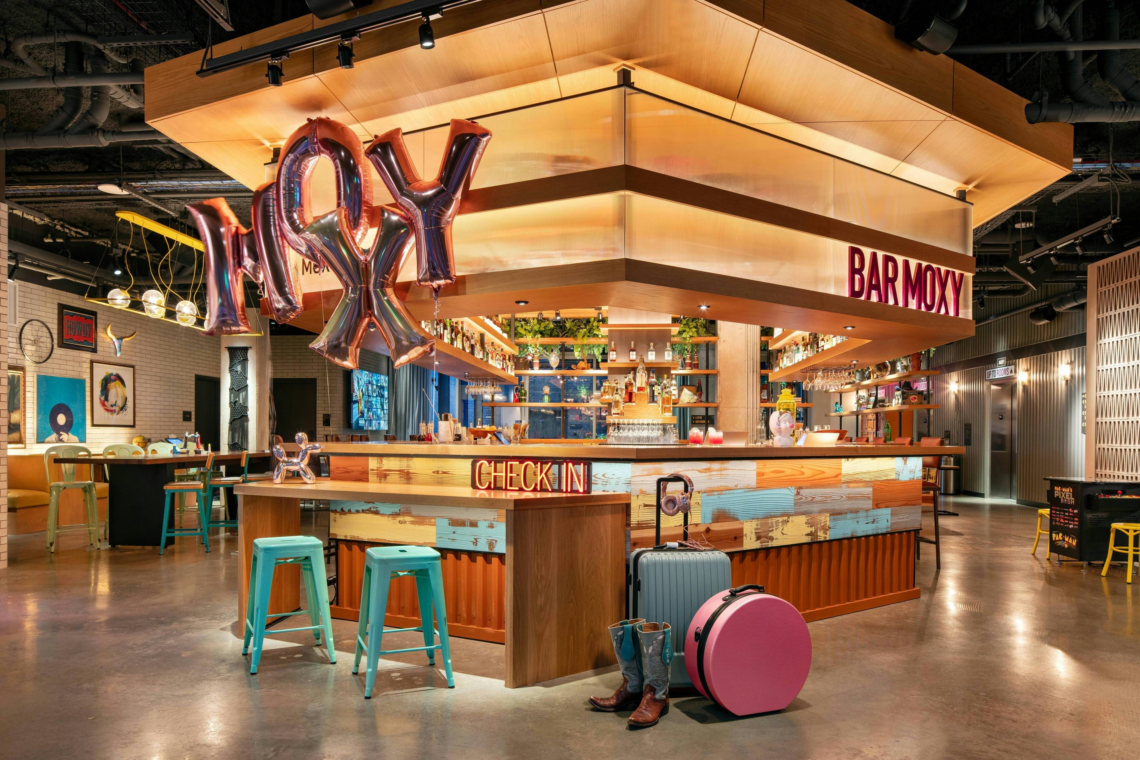 Moxy Austin - University 15/21