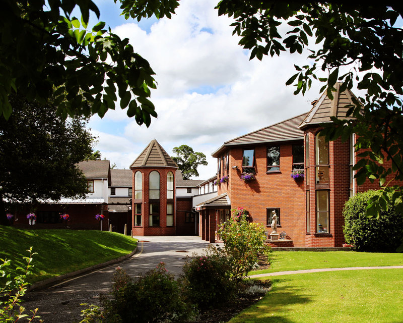 Beaufort Park Hotel 40/41