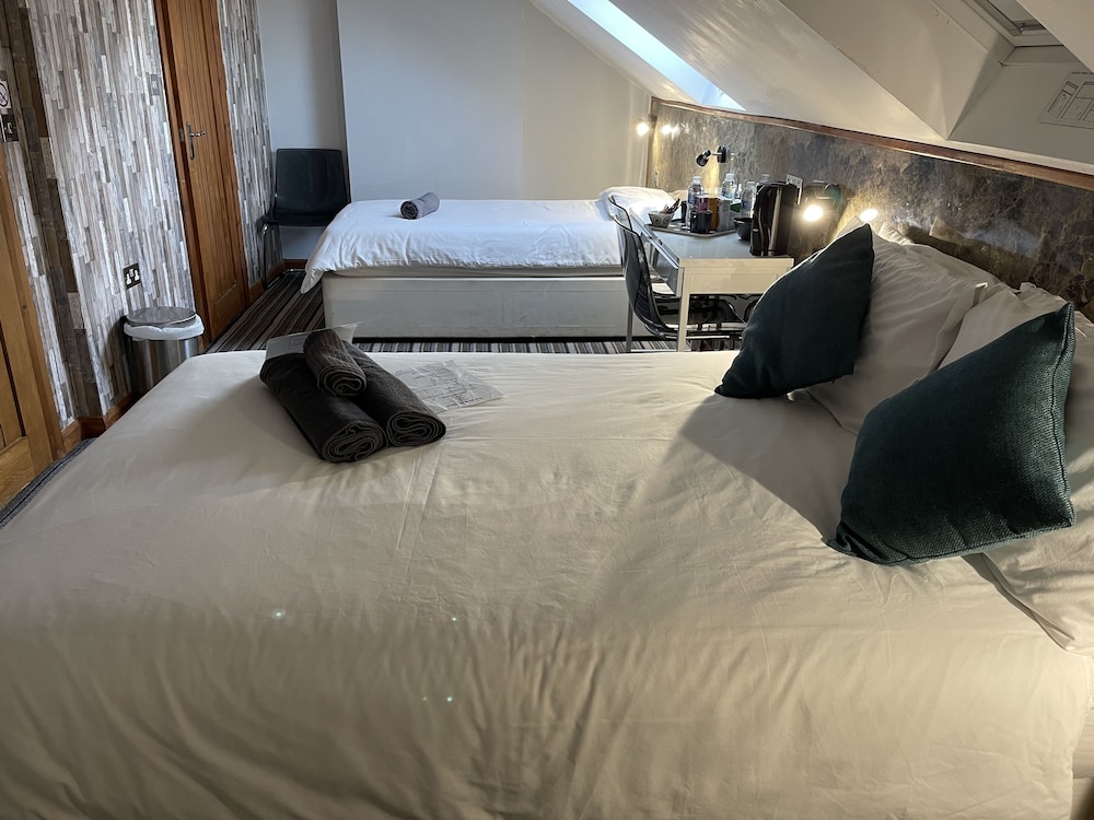Six Bells Hotels 16/47