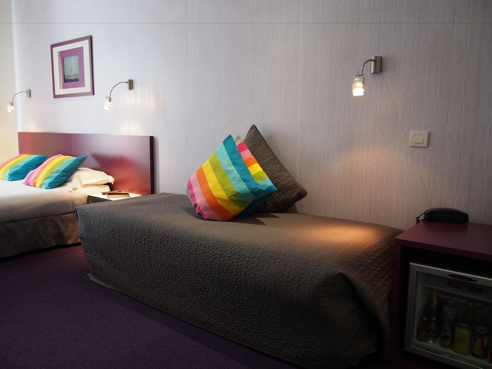 Porte de Versailles Hotel 34/48