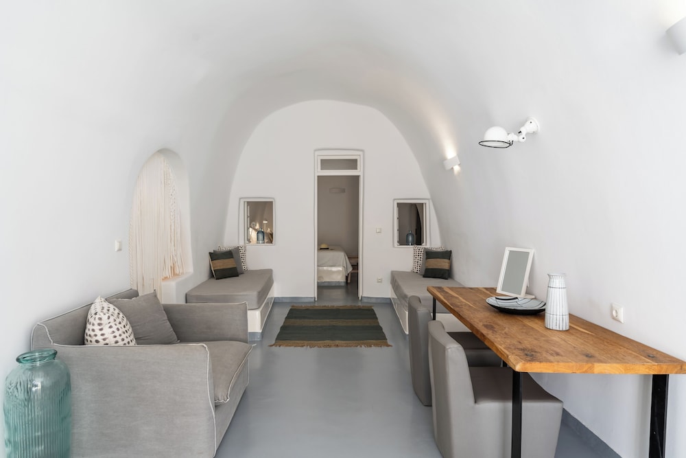 Cliff Side Suites Hotel 39/62