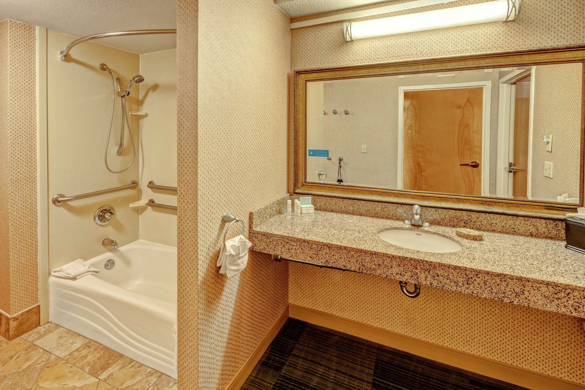 جناح بسرير كينج لذوي الإعاقة، Hampton Inn & Suites Pigeon Forge On The Parkway 4/4