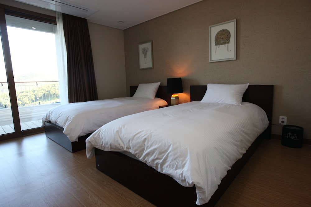 High1 Condominium 16/50