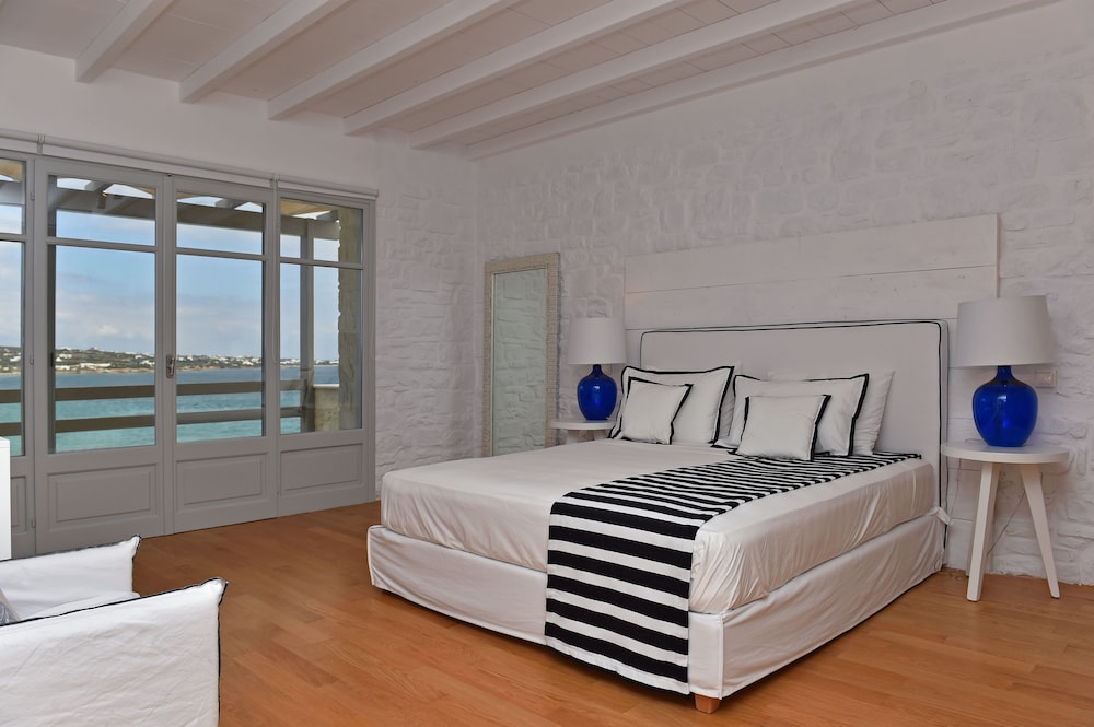 AMBASSADOR LUXURY VILLAS 6/50