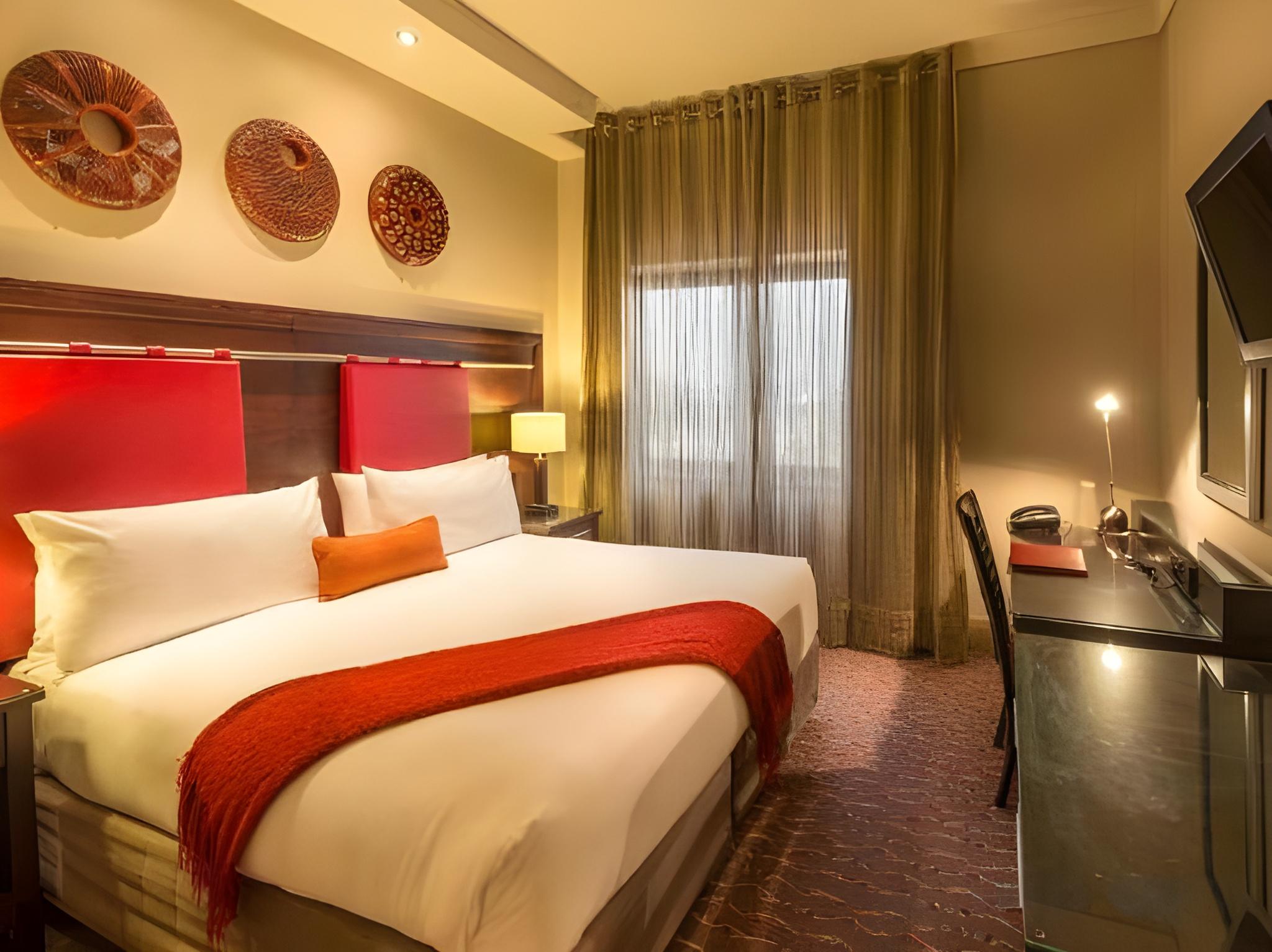Executive, Suite, King Bed, Club Floor