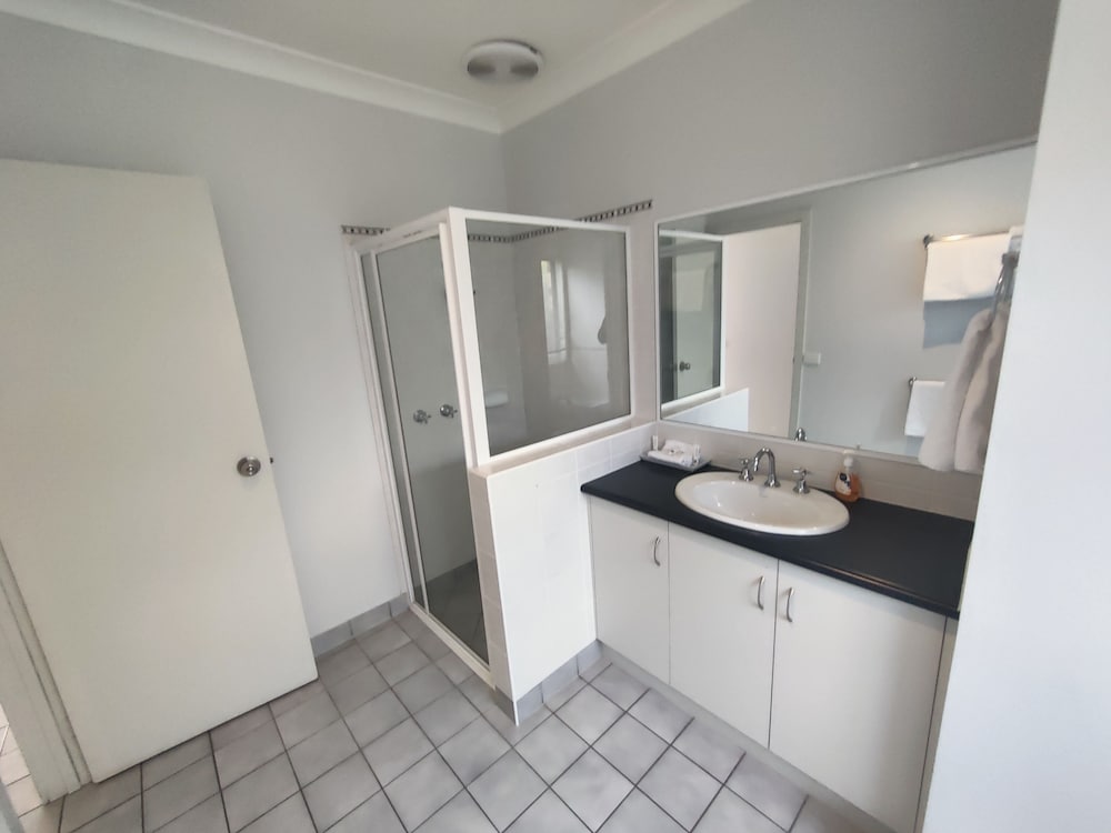 Belvoir Village Motel Apartments 10/57