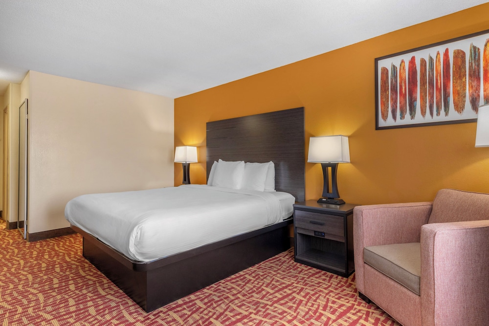 Standard, King Bed, Jetted Tub