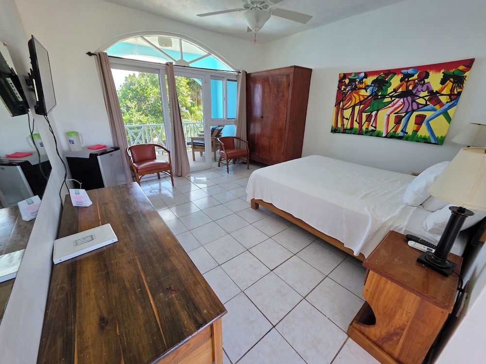 DELUXE, QUEEN BED, SEA VIEW