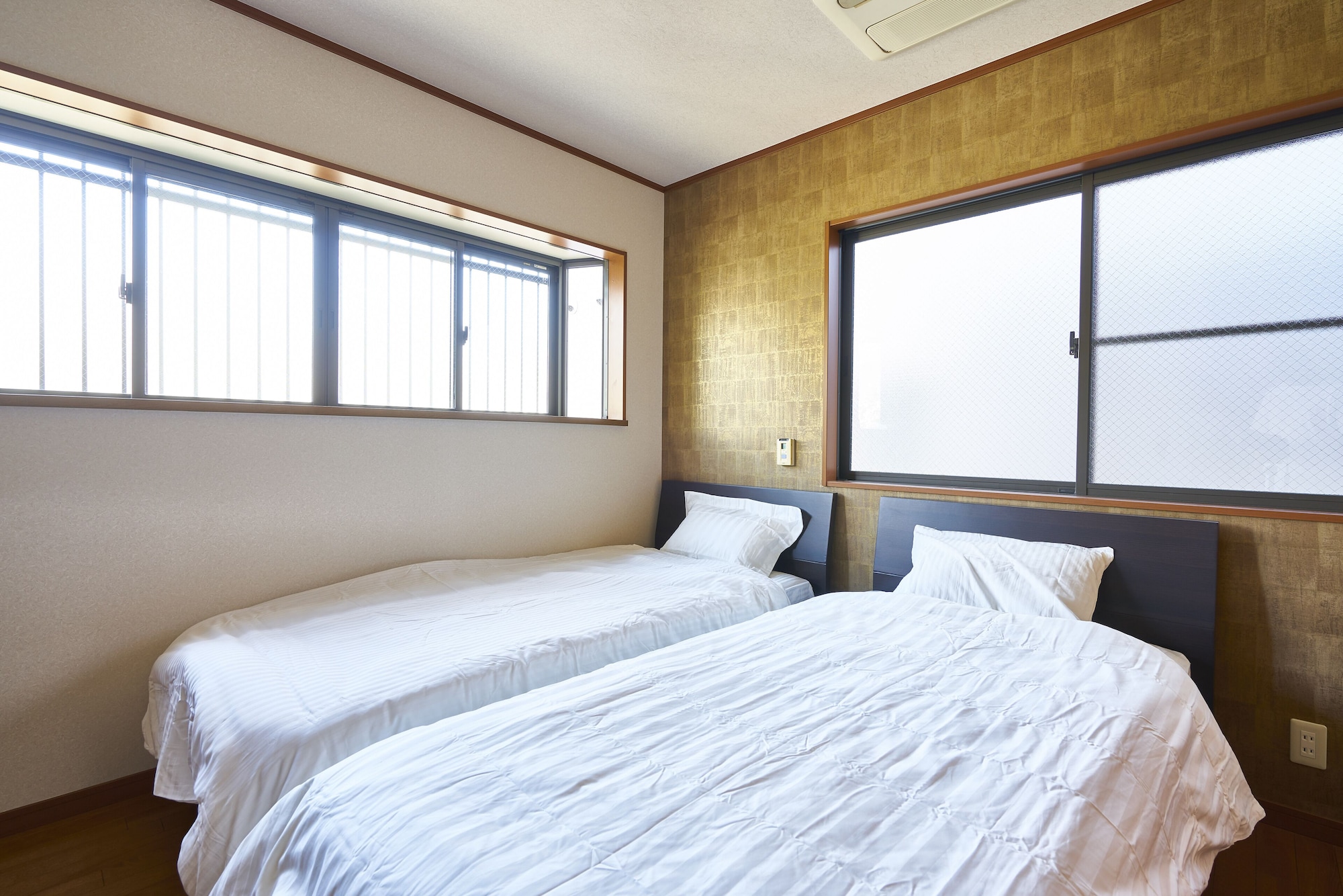 TWIN BEDS