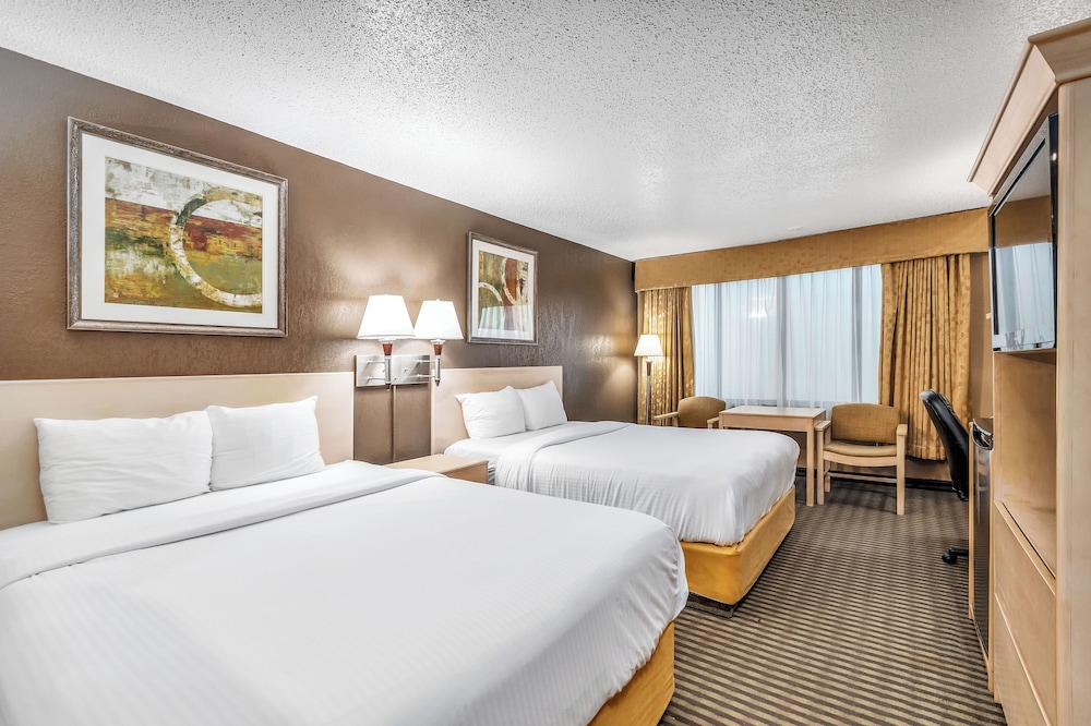 Standard, 2 Queen Beds, Pool Access