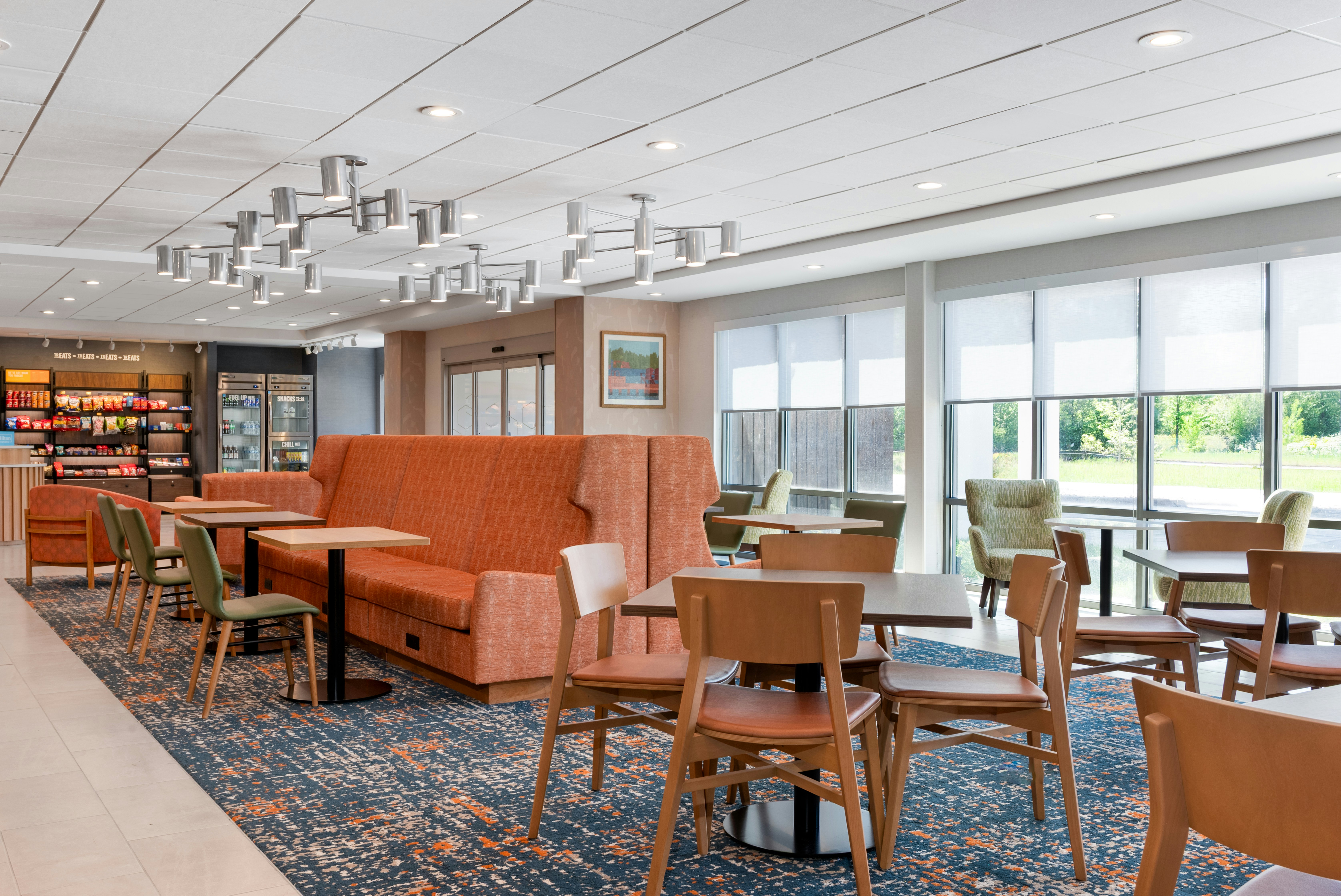 Hampton Inn & Suites Cadillac 18/24