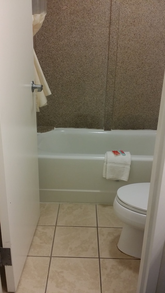 Econo Lodge Monticello 3/19