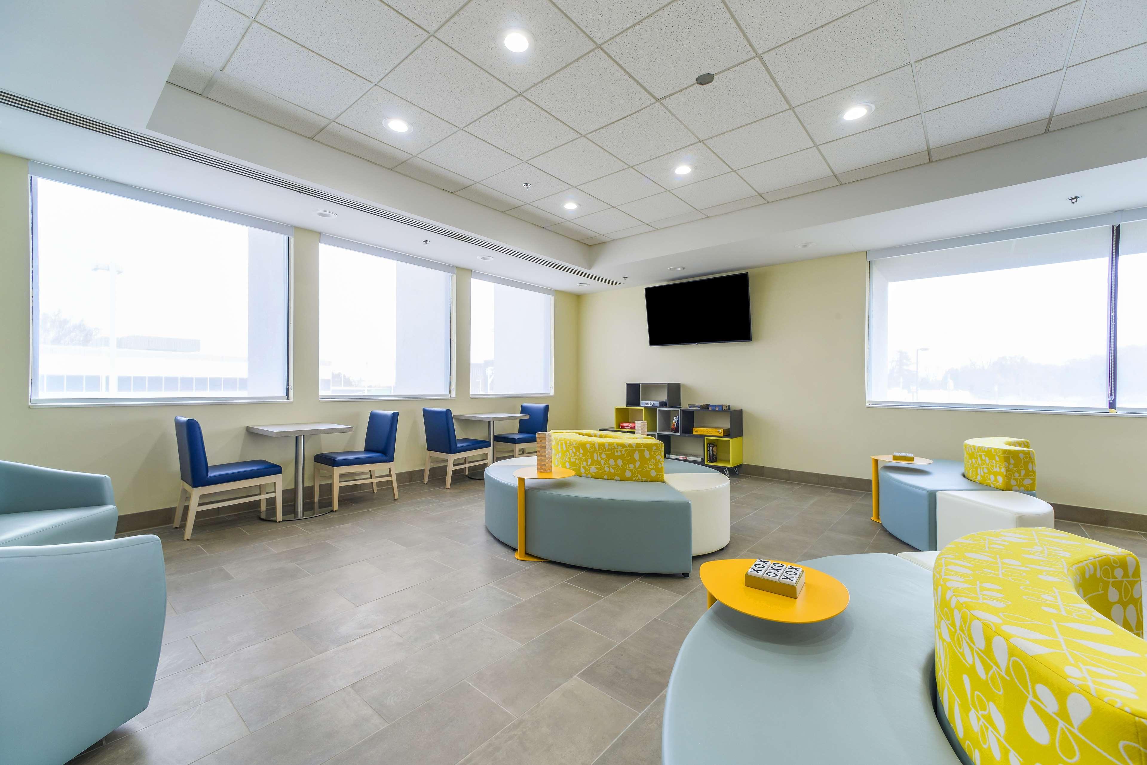 St. Louis Airport Hotel 30/44