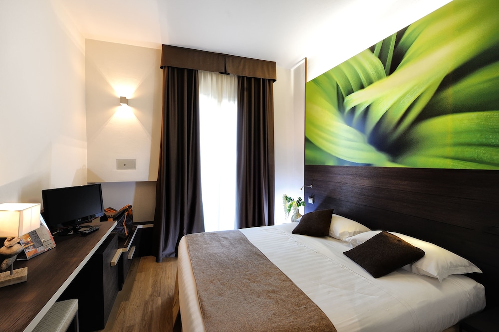 Superior, Double or Twin Bed, Hotel Life 4/6
