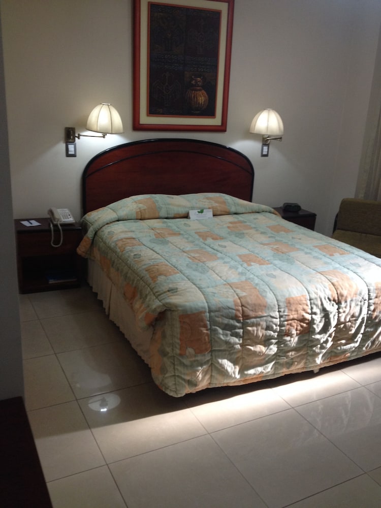 Ramada Hotel Guayaquil 15/45
