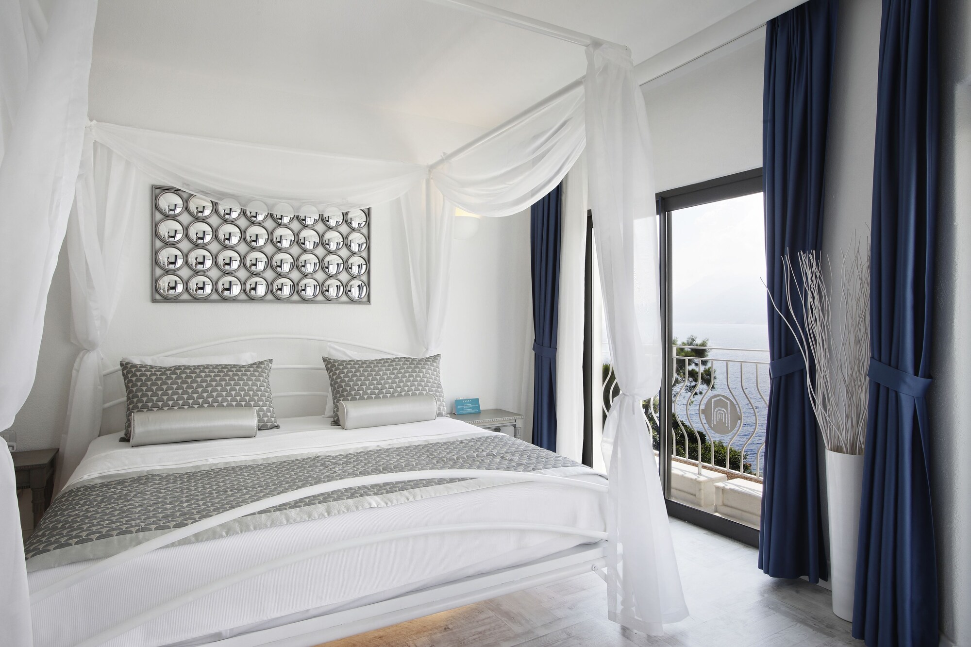DELUXE, SEA VIEW