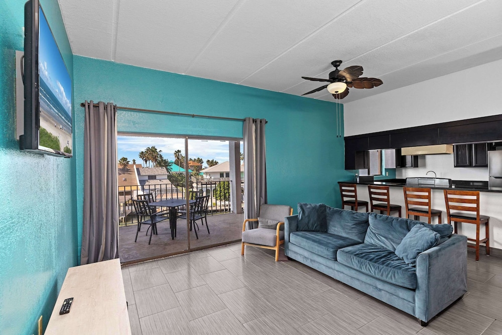 WindWater Hotel & Marina 38/66