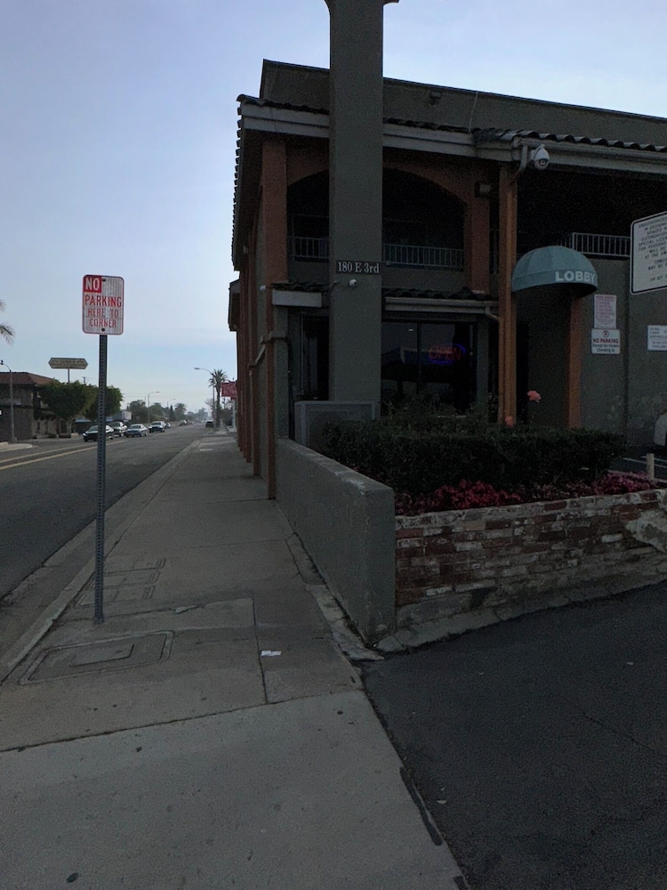 Americas Best Value Inn Corona 36/46