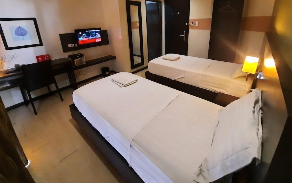 Lorenzzo Suites Hotel 5/24