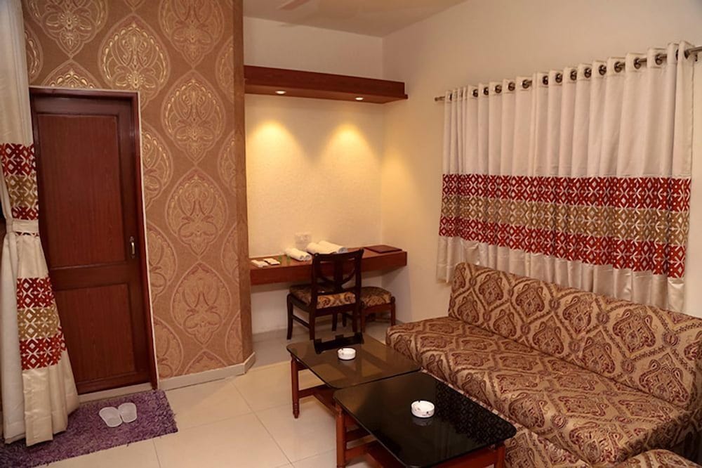 Oyo 2351 Hotel Golden Plaza 21/24