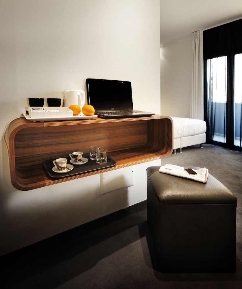 Q Hotel 41/50