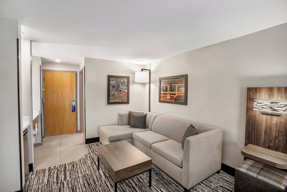 Holiday Inn Express And Suites Hayward 44/66