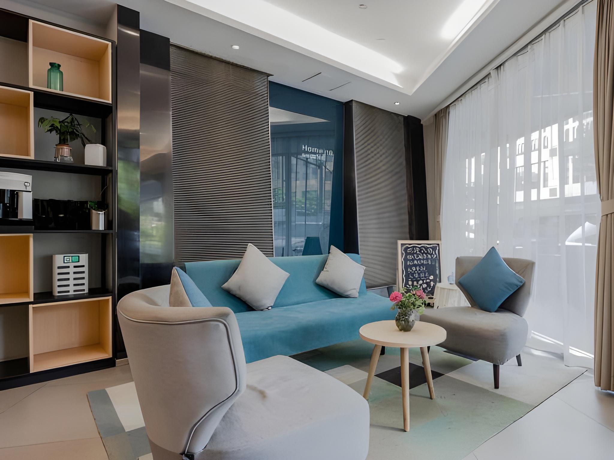 Home Inn Selected (South Square of Shanghai Railway Station) 55/63