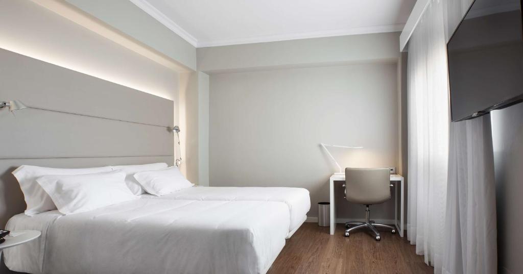 Room, Double Bed, City View