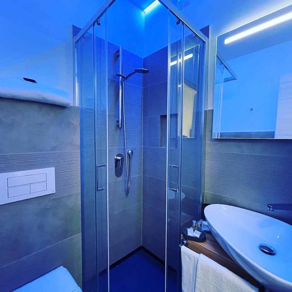 Giotto Flavia Hotel 35/36