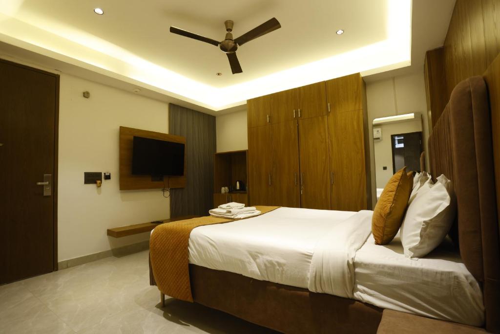 Hotel The Lotus Court 8/16