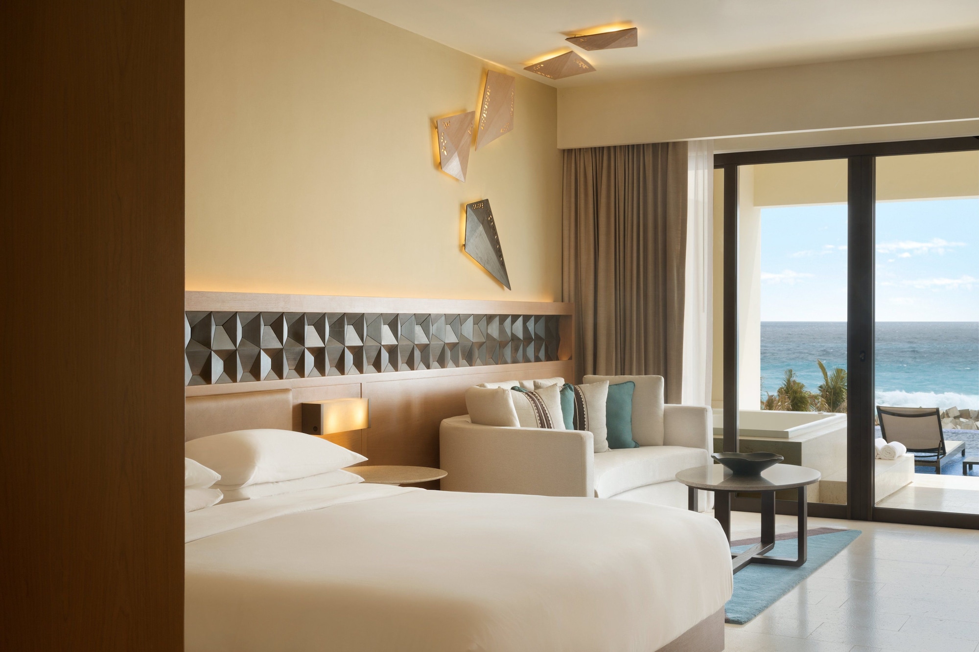 MASTER, TURQUOIZE, DOUBLE BED, OCEAN FRONT
