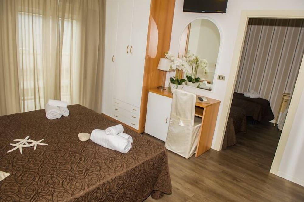 Ermeti Hotel 35/40