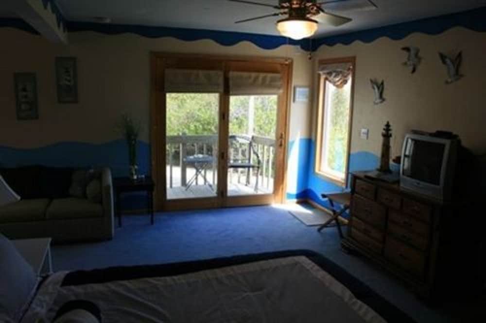 at the Waters Edge Bed &amp; Breakfast 38/61
