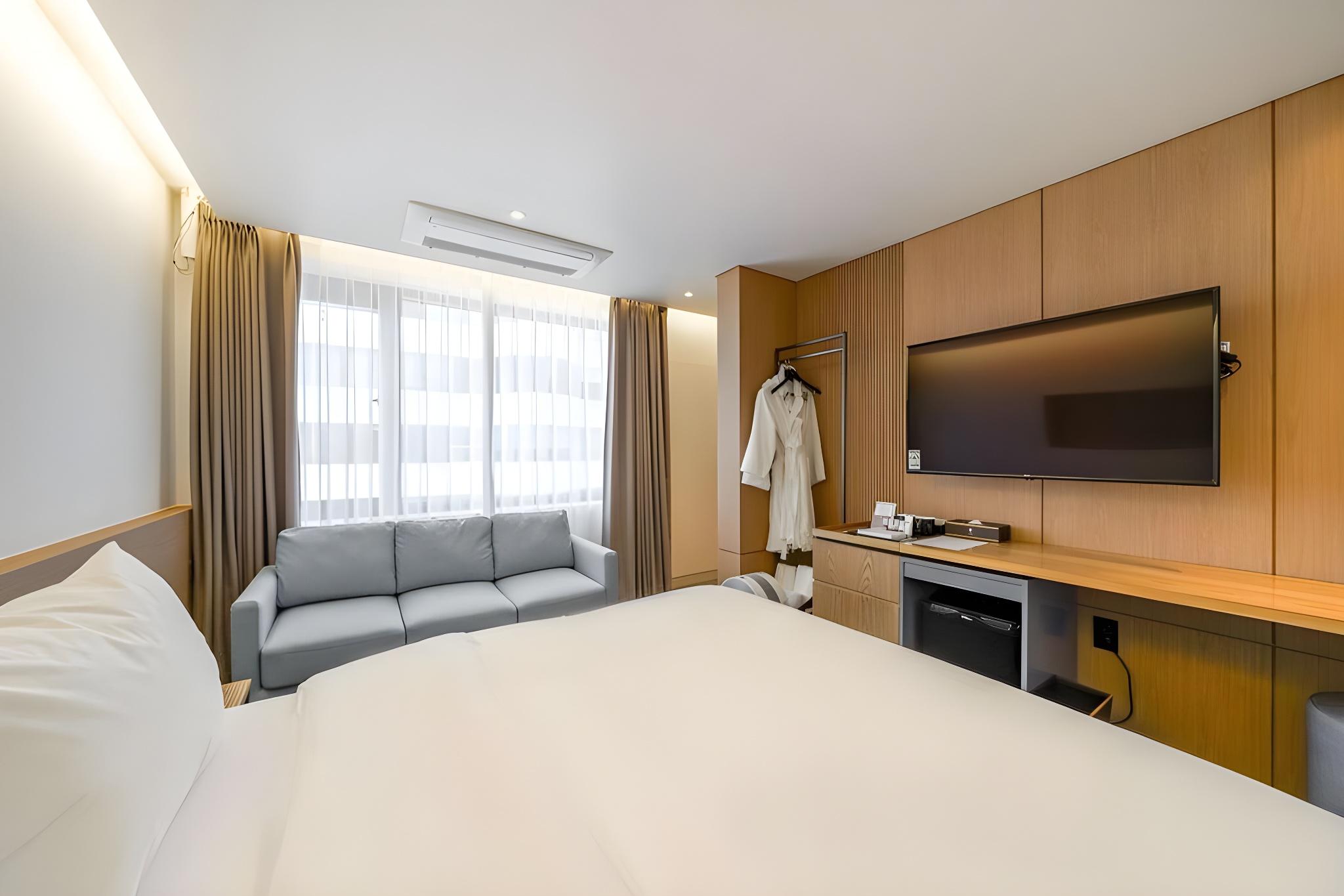 Superior, King Bed, Light View, Terrace, Bathtub