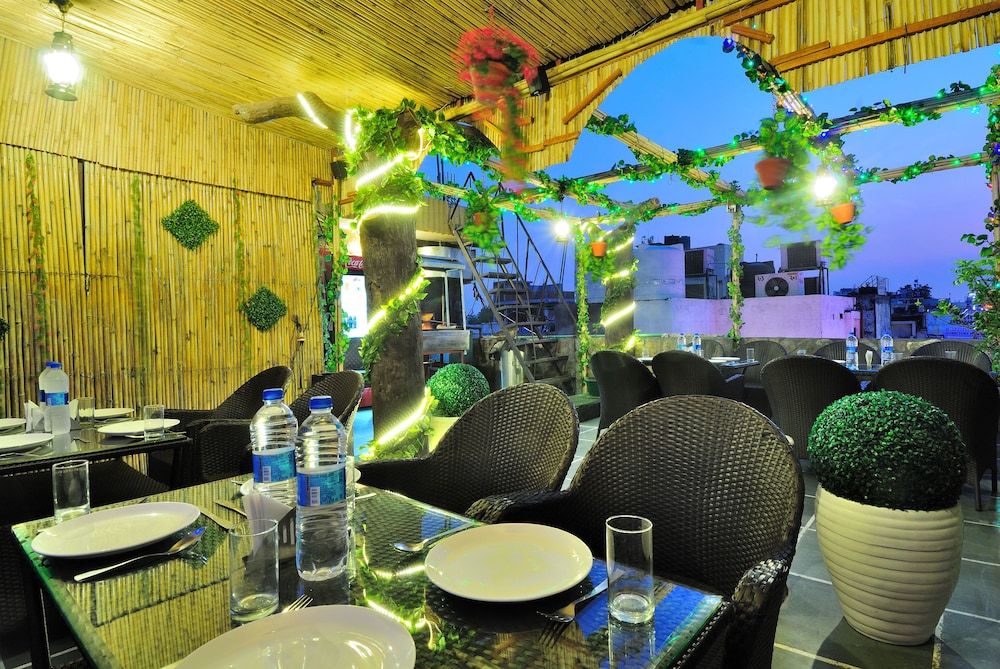 Hotel Aman International 46/67