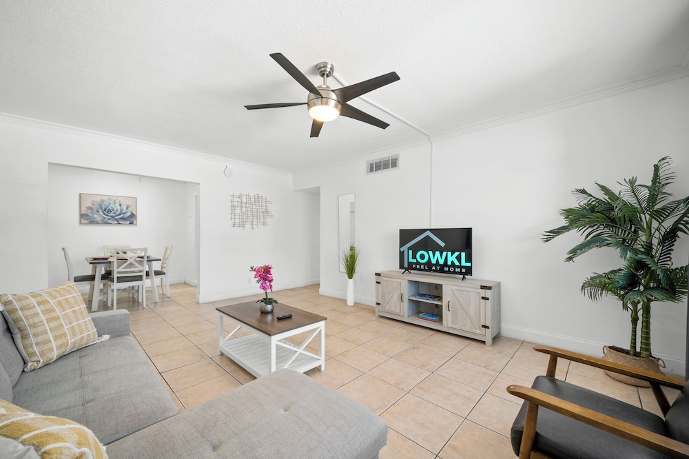 Bayview Regency Apartments By Lowkl 33/50