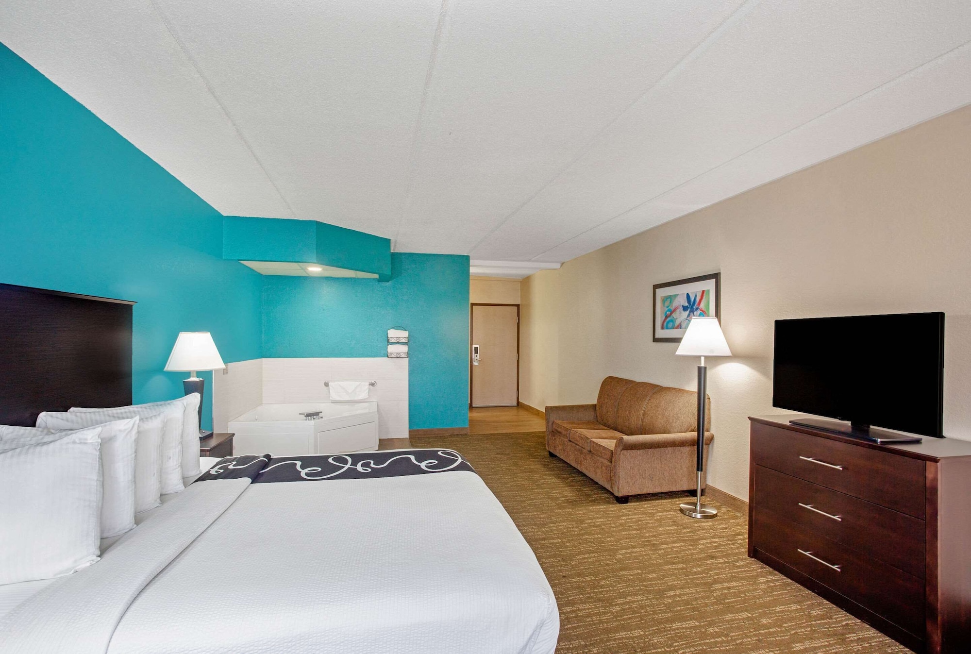 SUITE, KING BED, SOFA, JETTED TUB