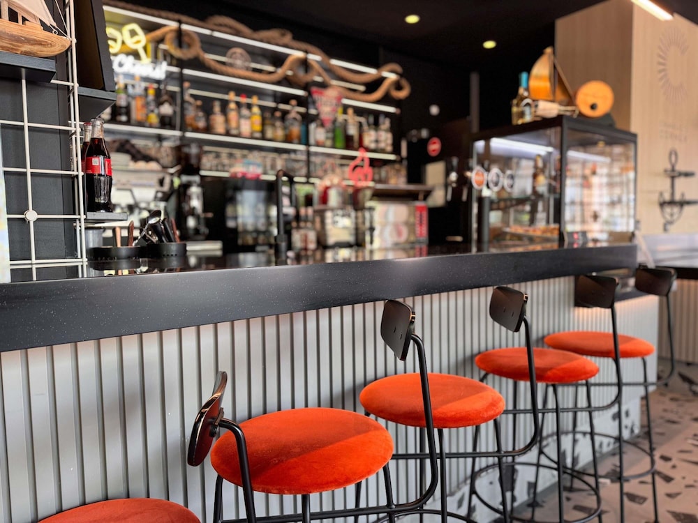 Ibis Martigues 51/70