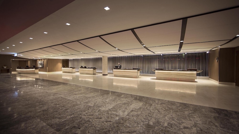 Hyatt Regency Chicago 33/66