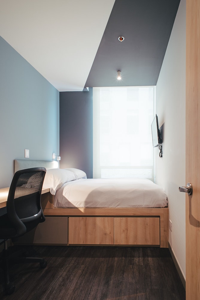 ROOM, TWIN BEDS