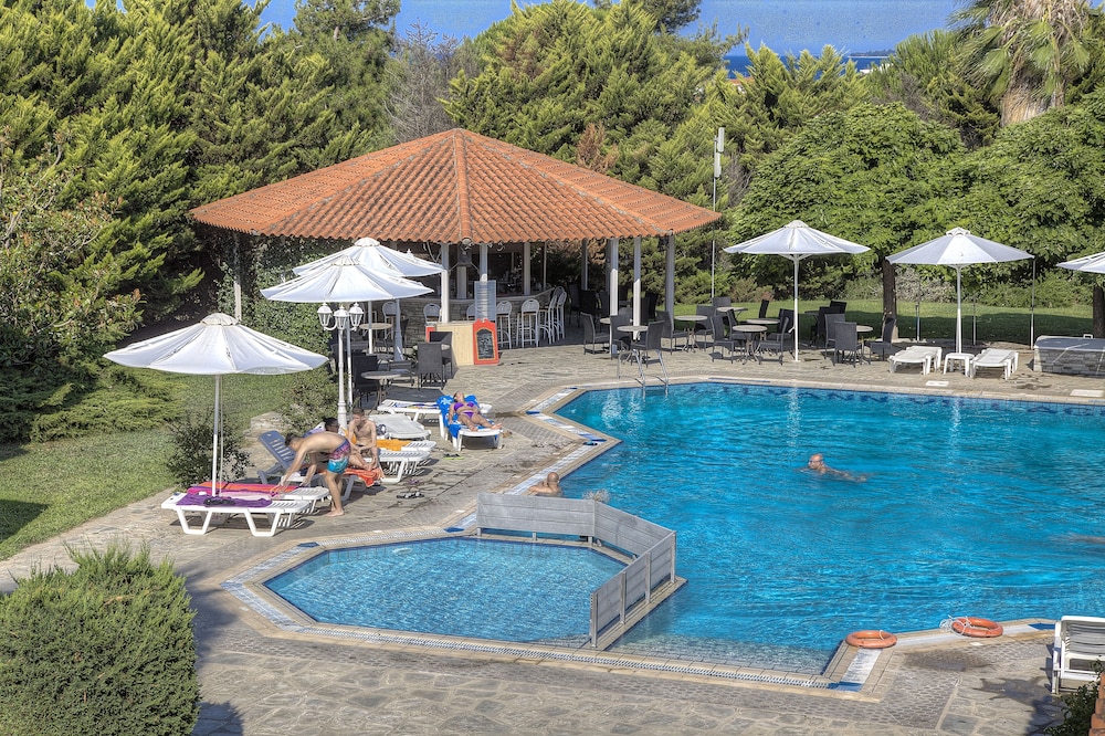 Acrotel Lily Ann Village 40/50