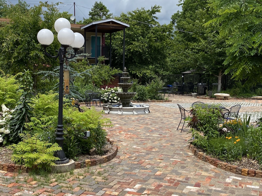 Cascades Inn 61/70