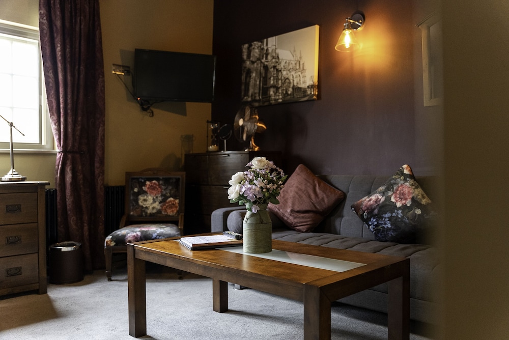 The Duke William Hotel 50/75