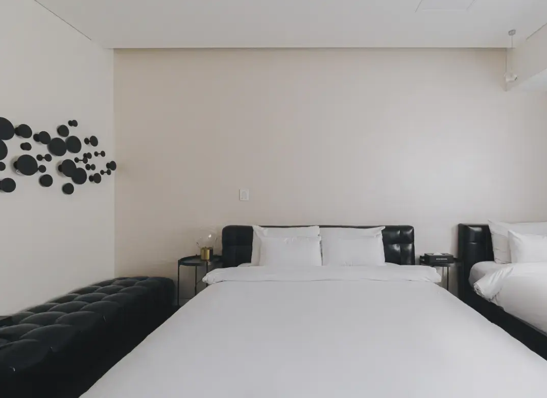 Standard, Twin Beds, 1 Queen and 1 Single Bed, No Window