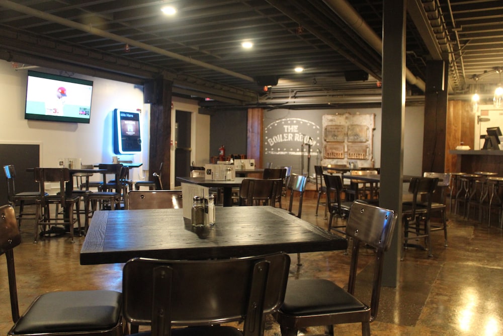 The Stricklin Hotel 26/33