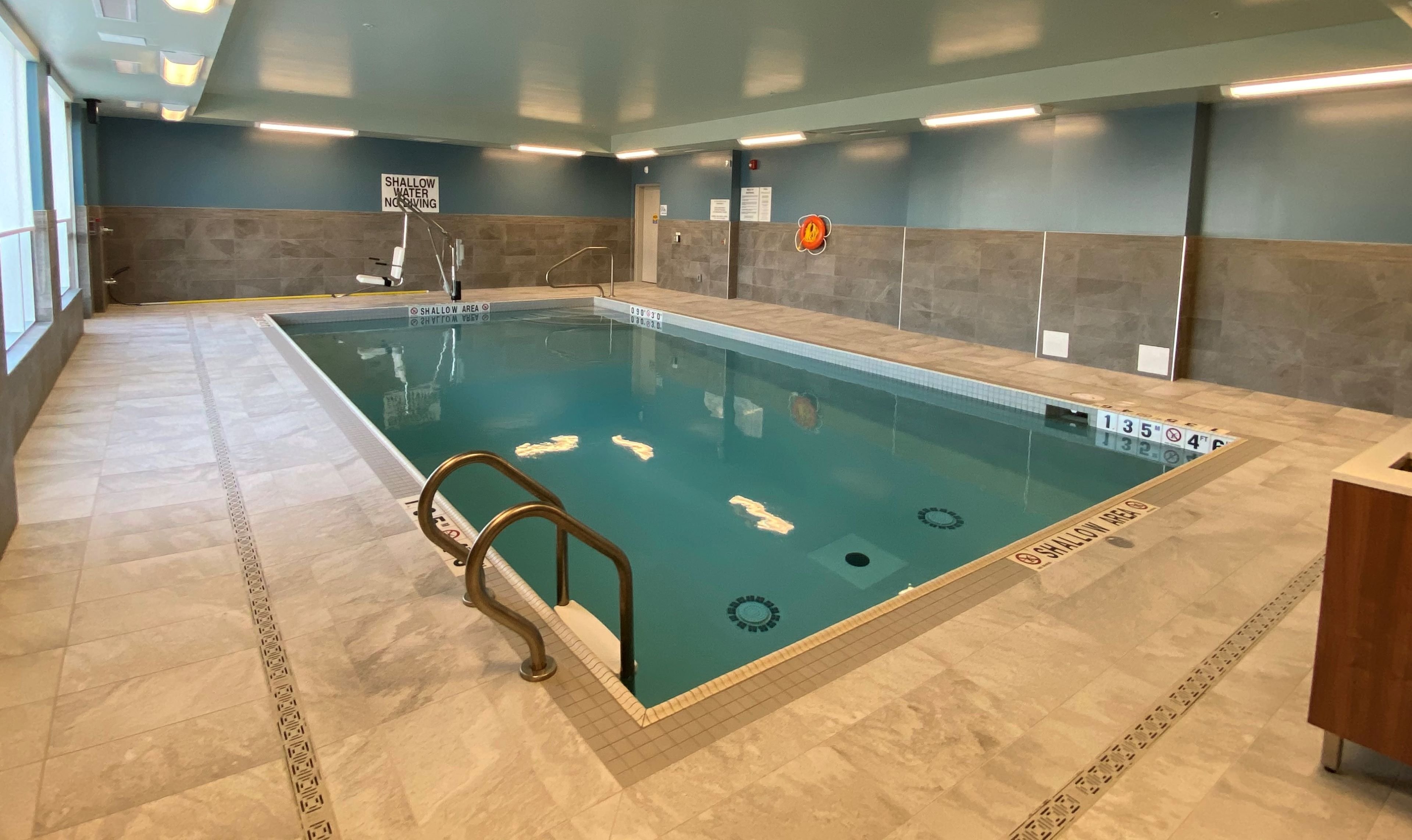 Holiday Inn Express Suites Aurora 36/77