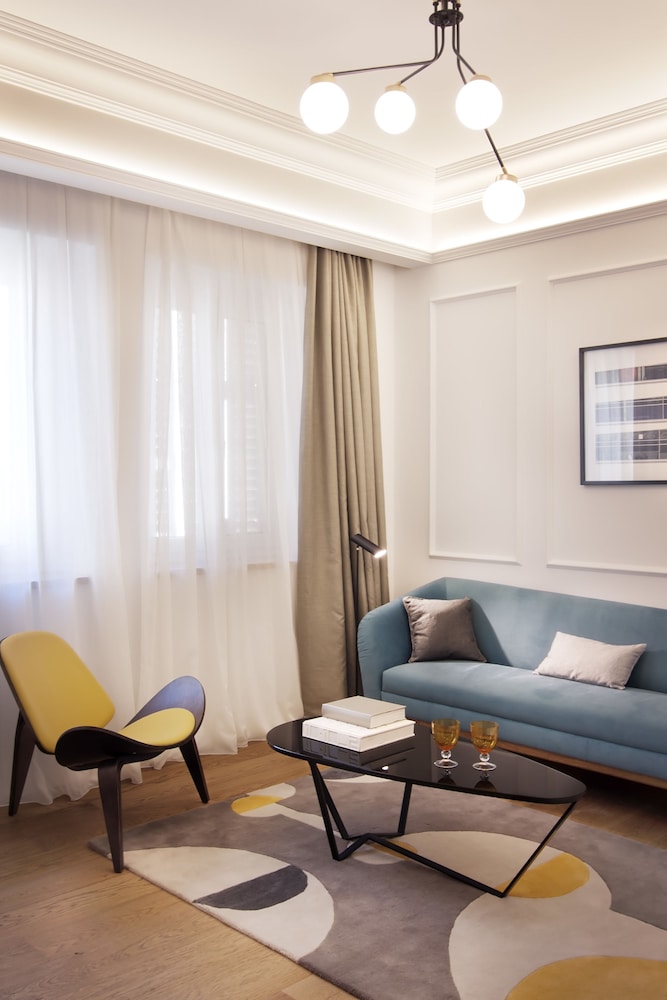 Hotel One Shot Reina Victoria 32/50