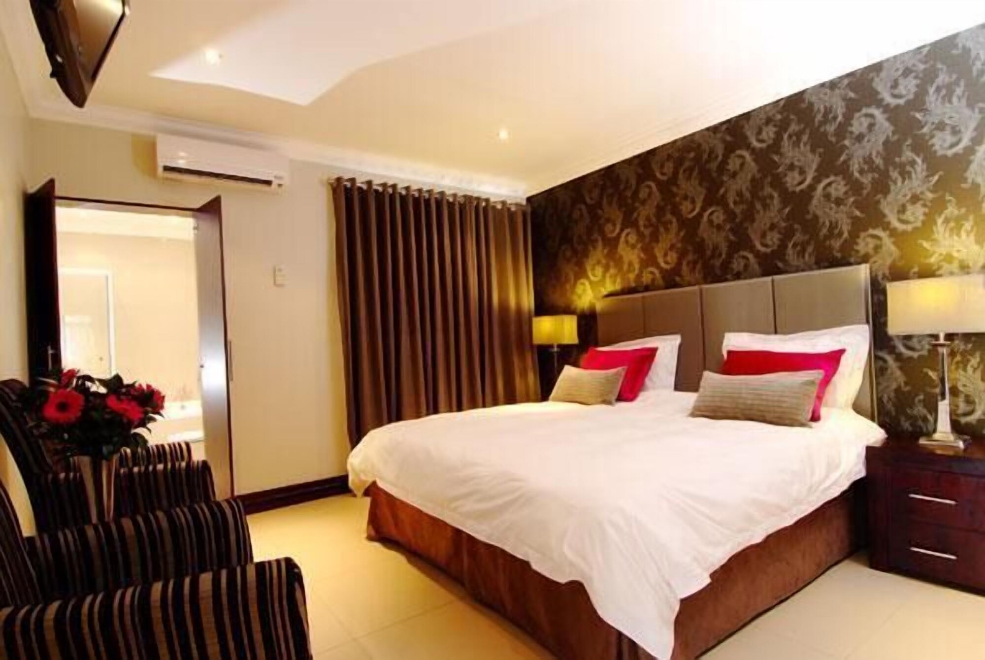Deluxe, Queen Bed